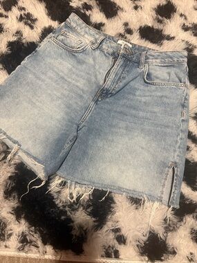 Forever 21 Light Wash Frayed Hem Denim Shorts